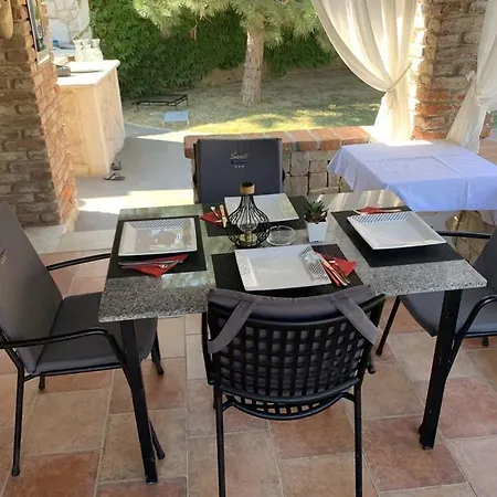 Appartement In With Balcony, Air Condition, Wifi Lopar
