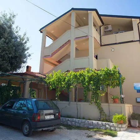 In With Balcony, Air Condition, Wifi Appartement *