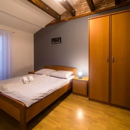 In With Balcony, Air Condition, Wifi Apartment