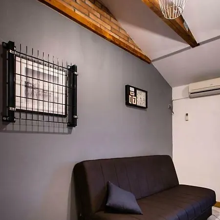 In With Balcony, Air Condition, Wifi Apartament *