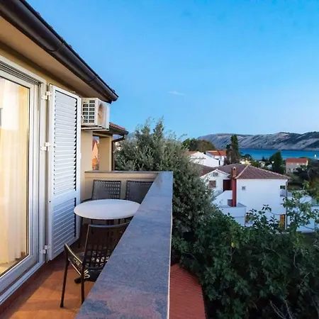 In With Balcony, Air Condition, Wifi Appartement