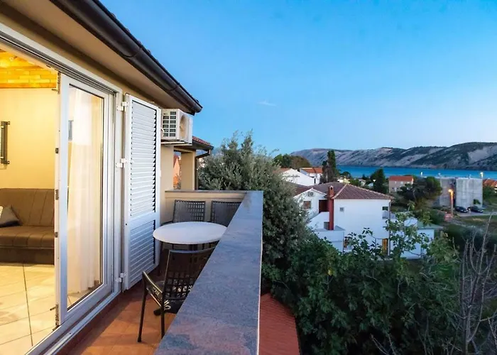 In With Balcony, Air Condition, Wifi Lejlighed